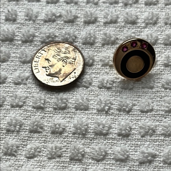 Vintage 10k Gold & Ruby lapel pin - Picture 4 of 6